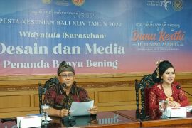 Praktisi media ajak masyarakat Bali bijak memilah informasi untuk hindari hoaks