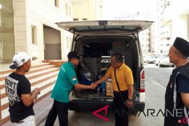 Butuh waktu dua bulan bila calon haji Indonesia kirim oleh-oleh via kargo