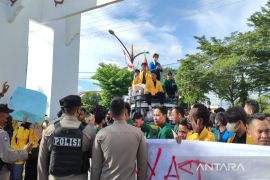 Puluhan mahasiswa di Palangka Raya tolak aplikasi  Pertamina