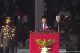 Presiden Jokowi pimpin upacara HUT Ke-76 Bhayangkara di Semarang