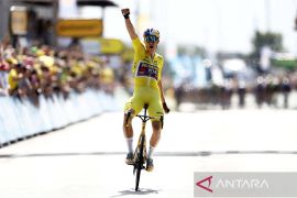 Wout Van Aert juara etape 4 Tour de France