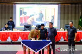 Bupati Meranti lega pertanggungjawaban anggaran 2021 disetujui DPRD
