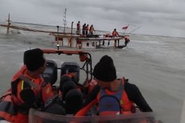 Tim SAR evakuasi ABK KM Bulu Saraung