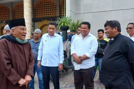 Sinode Gereja Protestan Maluku serahkan hewan kurban ke Masjid Raya Al-Fatah Ambon, bukti toleransi beragama terus dijaga