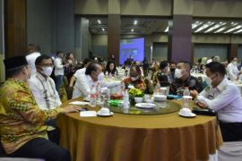 Wakil Bupati Dairi dan Ketua PKK ikuti webinar dialog dan apresiasi program Bangga Kencana