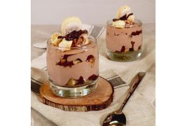 Kudapan segar berbahan "whipped cream" dan kopi