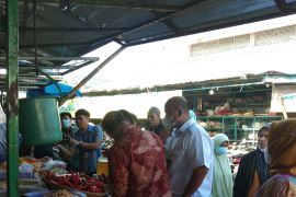 Disdag Sulsel pantau harga bahan pokok di pasar jelang Idul Adha