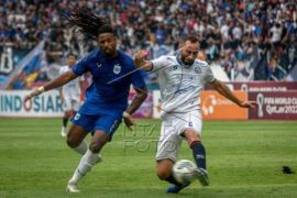 Semifinal LEG 1 Piala Presiden:  Arema FC Kalahkan  PSIS Semarang 2-0