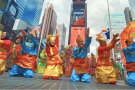 Tim Muhibah Angklung Jawa Barat beraksi di New York