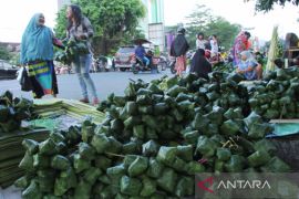 Penjualan kulit ketupat daun pandan Page 1 Small