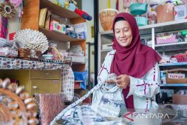 Merlinda olah barang bekas jadi cuan