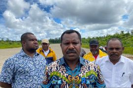 Penjabat Bupati Nduga mendorong pembangunan bandara Kenyam dilanjutkan