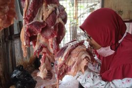 Tips makan daging yang sehat dari pakar pangan Unej