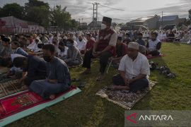 Shalat Idul Adha Warga Muhammadiyah di Palu Page 2 Small