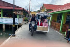 Kerabat Kerajaan Riau-Lingga di Singapura mengunjungi Pulau Penyengat