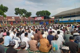 Narapidana Lapas Narkotika ikut berkurban satu sapi