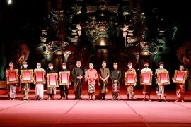 Sembilan pengabdi seni di Bali dapat Adi Sewaka Nugraha