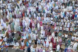 Shalat Idul Adha di Palembang Page 6 Small