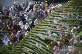 Shalat Idul Adha di Makassar Page 1 Small