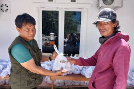 DMI Sulteng  salurkan 800 paket daging kurban ke dhuafa di Pasigala