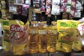 Harga minyak goreng di pasar tradisional di Kudus turun