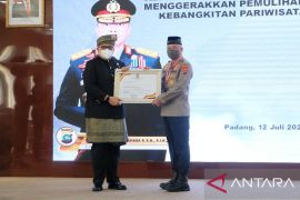 Dua menteri beri Kapolda Sumbar penghargaan usai gelar SBW 2022