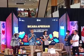 Sandi dan Greysia Polii beri motivasi