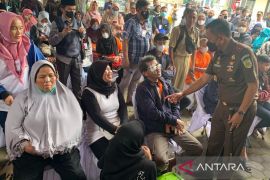 Seratus warga Garut penderita katarak dioperasi gratis