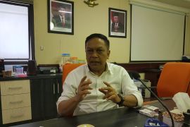 Wali kota Surabaya diminta beri sanksi staf kelurahan beri layanan buruk
