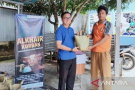 SIT AL Khair bagikan daging Qurban gunakan 'Jintingan Purun'