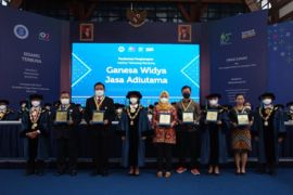 Huawei terima penghargaan Ganesa Widya Jasa Adiutama