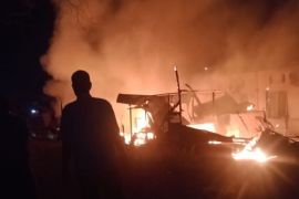 Satu rumah dan enam ruangan Puskesmas di Aceh Tamiang ludes terbakar