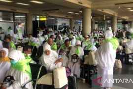 Enam kloter jamaah haji Indonesia pulang perdana ke Tanah Air pada 15 Juli 2022
