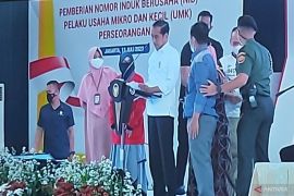 Saat bagikan NIB, Presiden Jokowi kenang sulitnya untuk miliki izin usaha