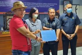 DPRD Sintang menerima audiensi puluhan massa