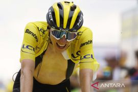 Pogacar dan Vollering jadi raja dan ratu balap sepeda dunia pada 2025