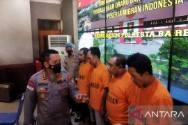 Polisi menangkap empat tersangka pengiriman 30  calon PMI ilegal