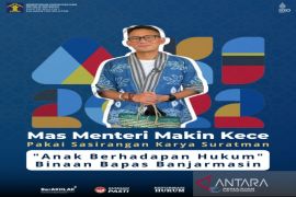 Sandiaga Uno makin kece, pakai sasirangan karya suratman ABH binaan Bapas Banjarmasin