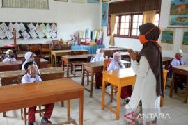 Dinas Pendidikan tidak syaratkan vaksinasi untuk belajar tatap muka