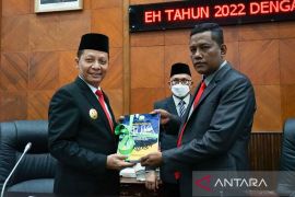Pemprov Aceh serahkan KUA-PPAS ke DPRA, ini rencana pendapatan Aceh 2023