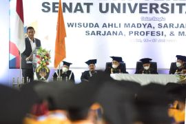 Wali Kota Kediri ajak wisudawan Universitas Kadiri tangkap peluang usaha