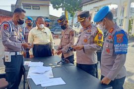 Polres Tapsel periksa ratusan senjata api personel