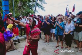 Maluku Tenggara sambut peserta "Rally Yacht" dengan tari tradisional Kei