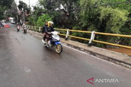 Jembatan Copong yang hubungkan jalan Garut-Tasikmalaya ditutup karena rusak