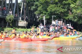 18 Tim berlomba dalam dragon boat "Danlanal TBA Cup 2022"
