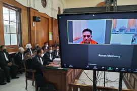 Pengacara MSAT sesalkan sidang kasus pencabulan digelar online