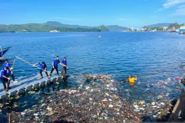 Kejari Sabang bersihkan teluk Sabang, begini kondisi sampahnya