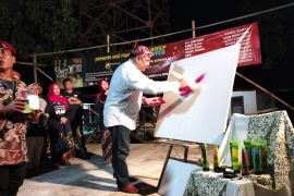 Komunitas Perupa Sidoarjo pamerkan seni rupa "Madhep Manteb"
