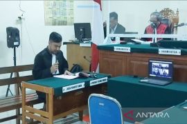 Oknum Bhayangkari bandar arisan online dituntut dua tahun enam bulan penjara