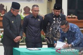 Ranperda Pelaksanaan APBD Malra 2021 Disetujui, Bupati : Akuntabilitas Keuangan Dan Kualitas Pembangunan Daerah Terus Ditingkatkan